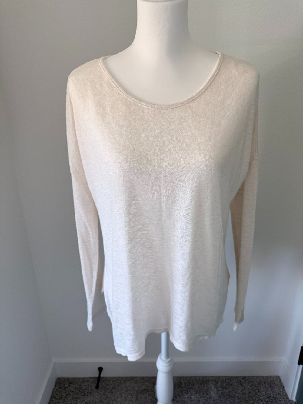 Velvet by Graham & Spencer Long sleeve cream Women's Medium sweater